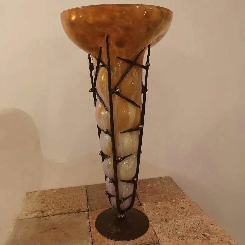 Schneider, Grand Vase Au Décor Épines en fer forgé, 51 cm
